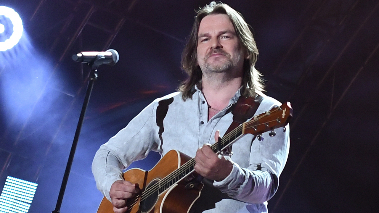 Ray Wilson during a Concert 'Solidarity with Aleppo' in Krakow.On Sunday, July 9, 2017, in Krakow, Poland. (Photo by Artur Widak/NurPhoto via Getty Images)