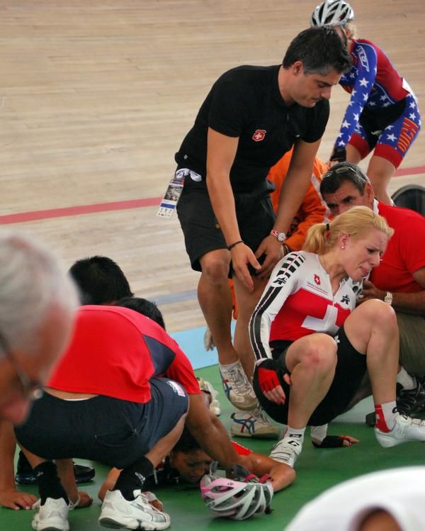 Andrea Wolfer (Switzerland) was able to rejoin the racing.