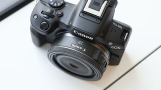 Canon RF 28mm f/2.8 STM lens product shot