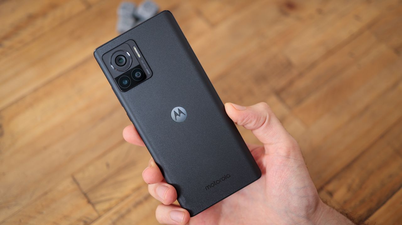 A photo of the 200MP Motorola Edge 30 Pro