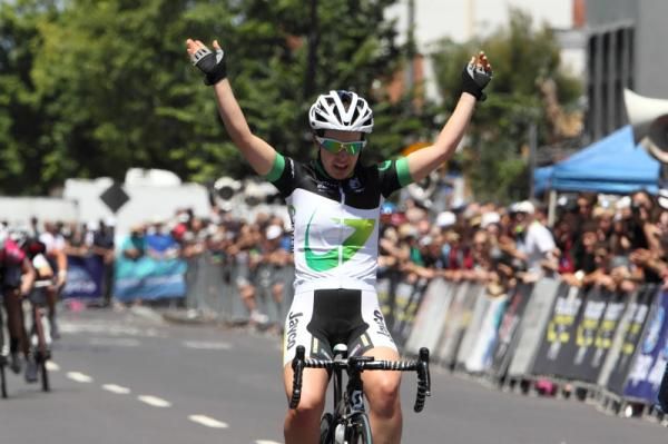 Amanda Spratt (GreenEDGE) celebrates her victory
