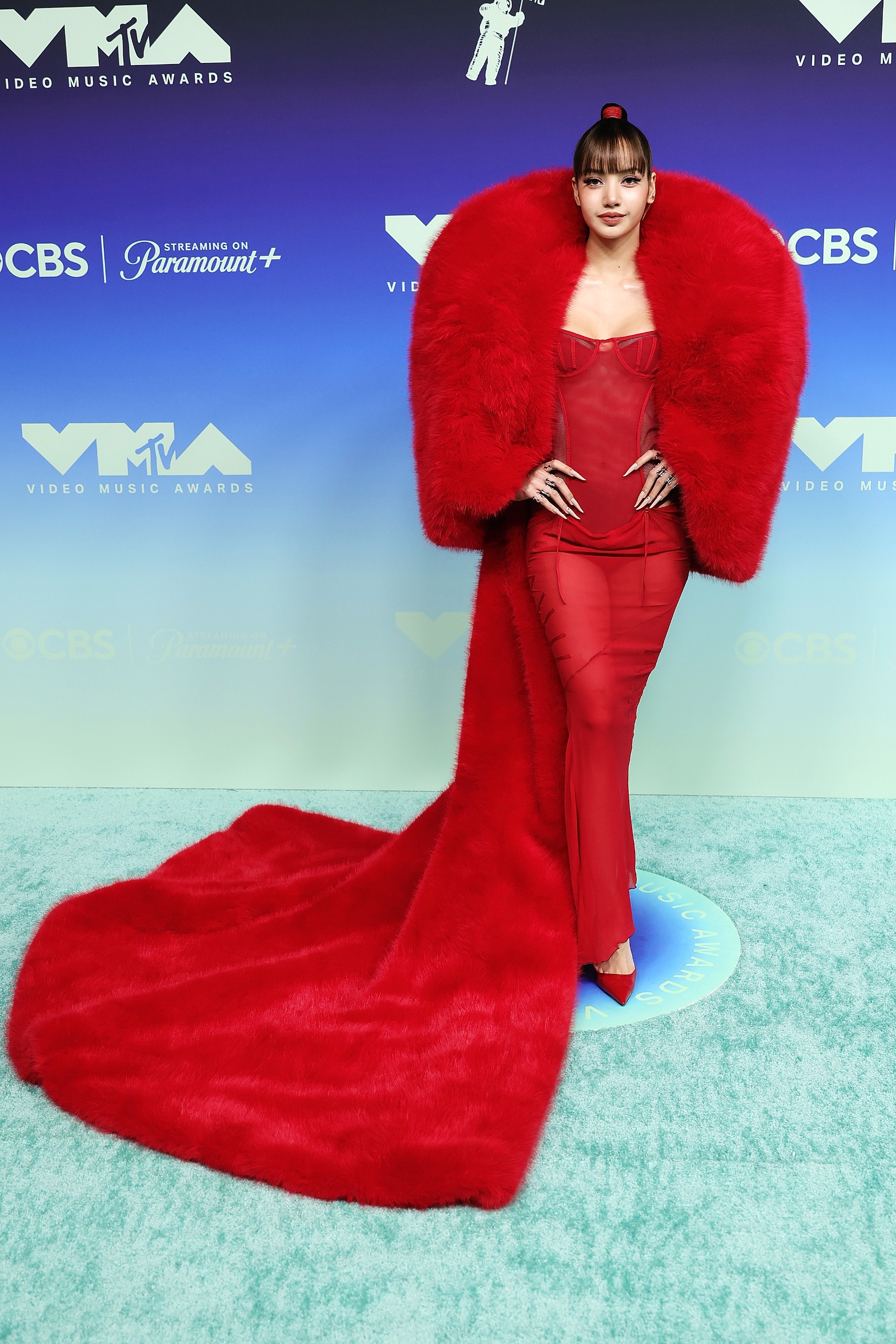 Lisa at the 2026 VMAs red carpet.