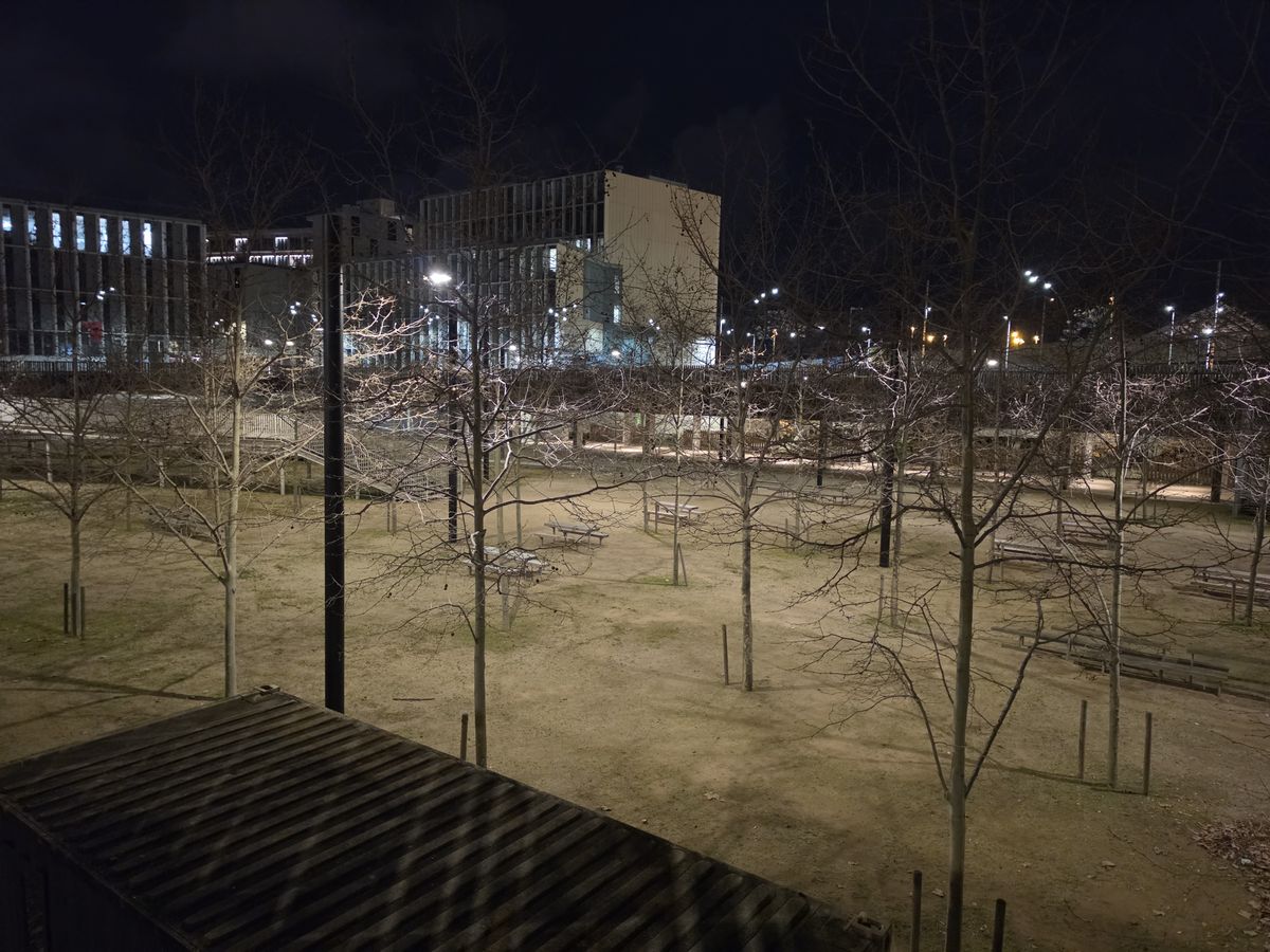 Samsung Galaxy S26 Ultra camera sample at night