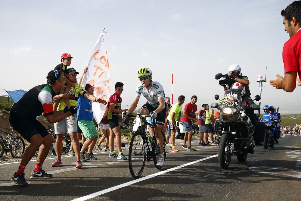 Ben King climbs La Covatilla on the way to winning his second stage of the 2018 Vuelta a Espana