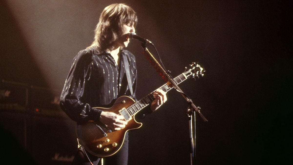 Photo of THIN LIZZY and Scott GORHAM, Scott Gorham performing on stage 