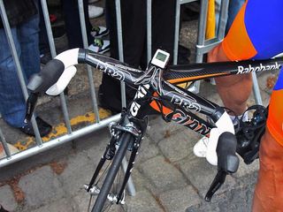 One of Rabobank's new Giant TCR Advanced SL bikes was fitted with a new extra-oversized 1-1/4in version of PRO's Stealth Evo integrated carbon fiber stem and handlebar to go along with Giant's new OverDrive 2 steerer size