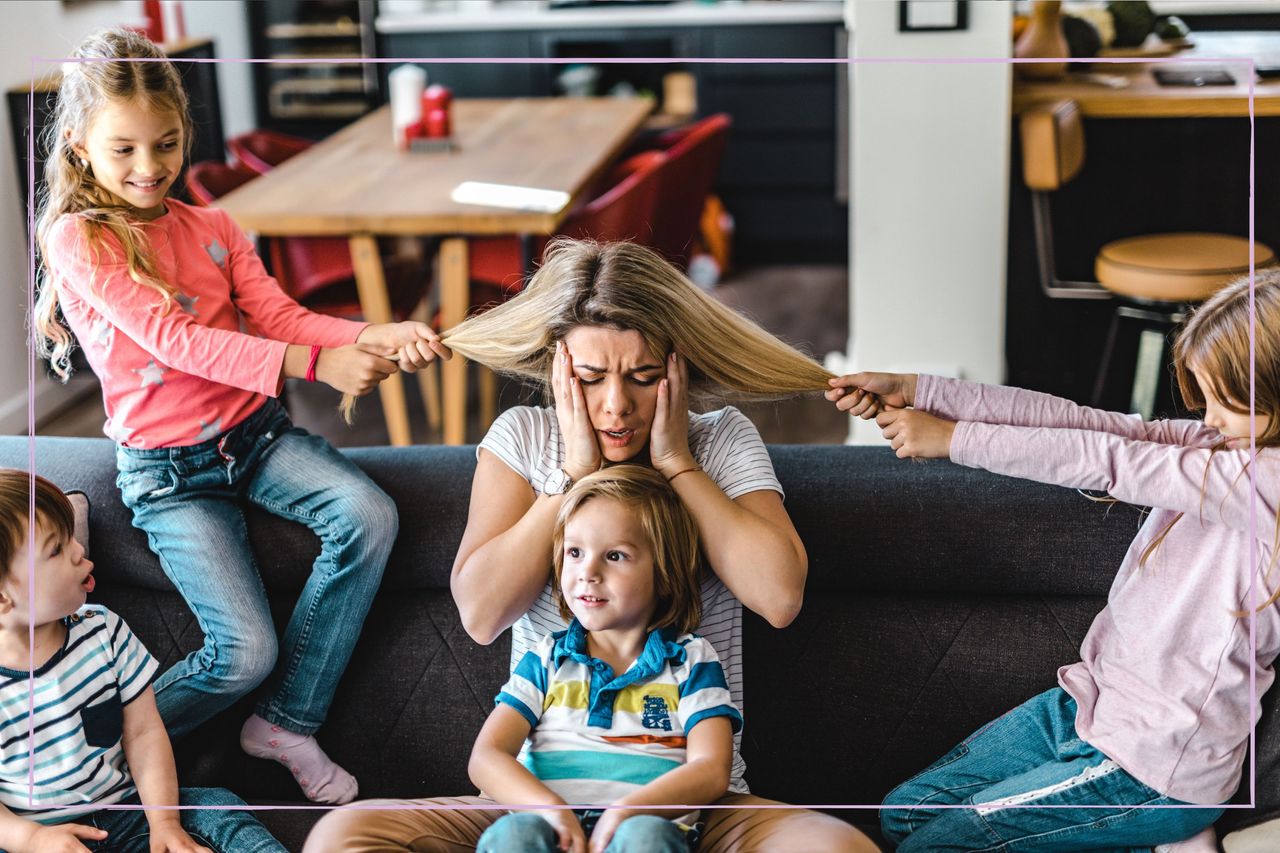 kids pulling their mum&#039;s hair