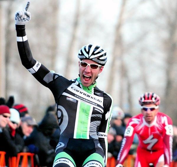 Jeremy Powers (Cannnondale-Cyclocrossworld) takes the win.