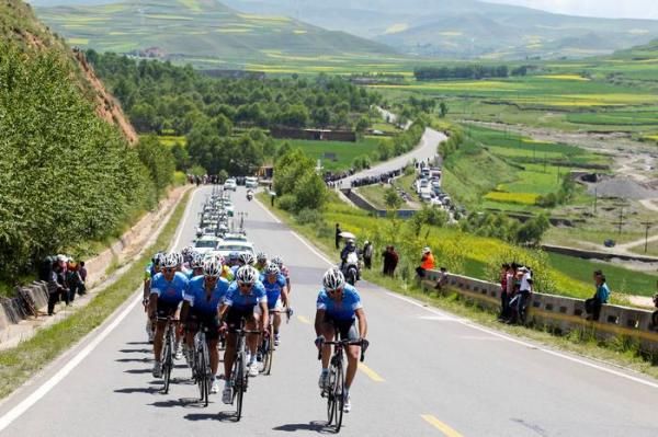Tabriz took to the front of the lead group as the second climb approached.