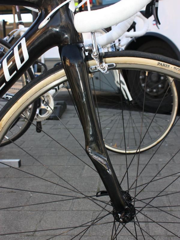 Fork blades on the Specialized Project Bike development frameset look to taper a bit less as they approach the dropouts versus the existing Roubaix SL2.