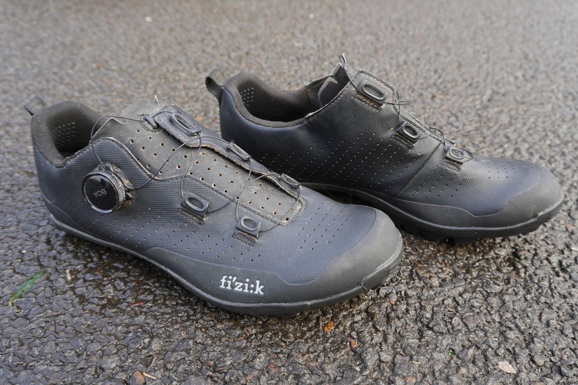 Image shows the Fizik Terra Atlas gravel bike shoes