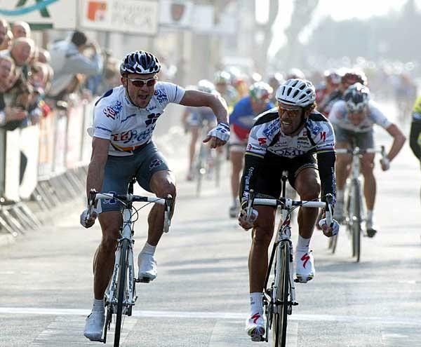 Baden Cooke won green in Paris and shared the podium with Armstrong