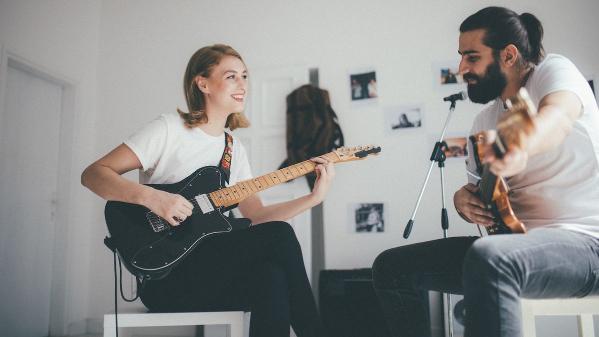 Acoustic vs electric guitar which is better for beginner guitarists