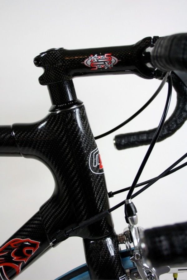 The MF-1's head tube is a 100 percent carbon fibre lug