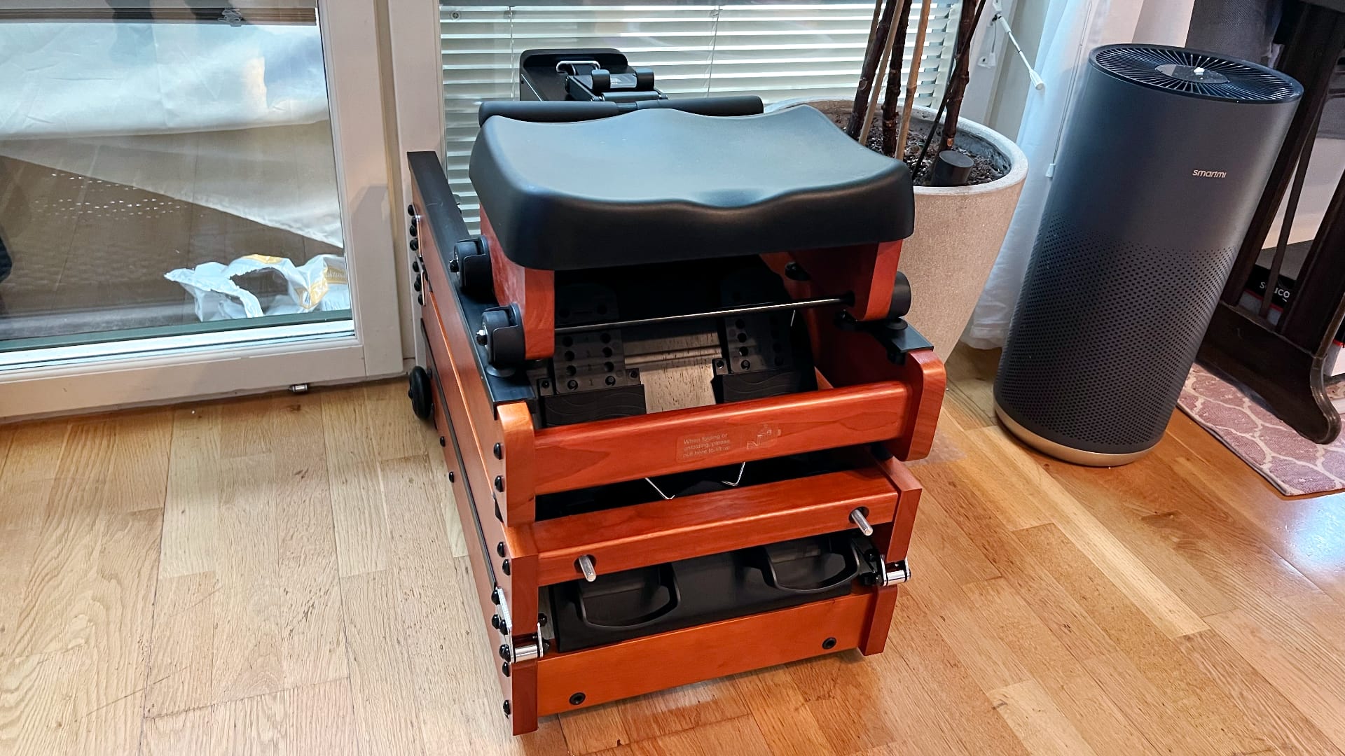 Kingsmith Rowing Pad Pro hopfällbar roddmaskin i vardagsrum