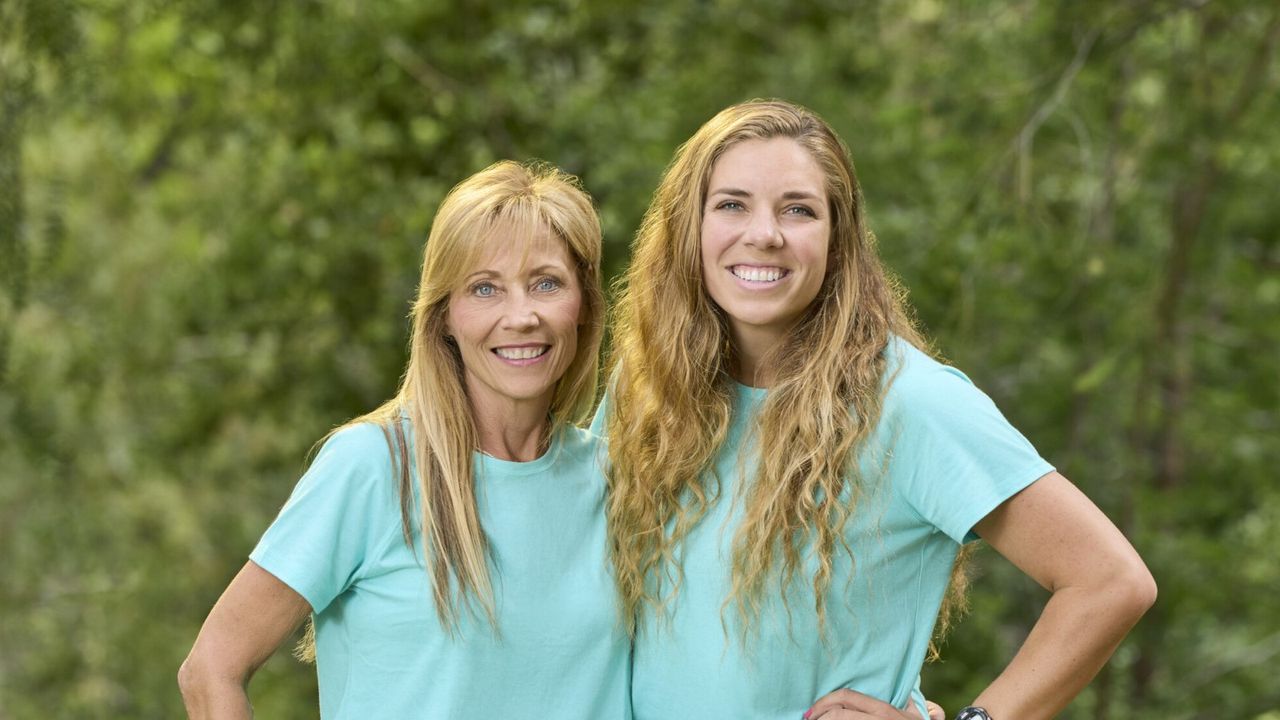 Melinda and Erika Papadeas on The Amazing Race