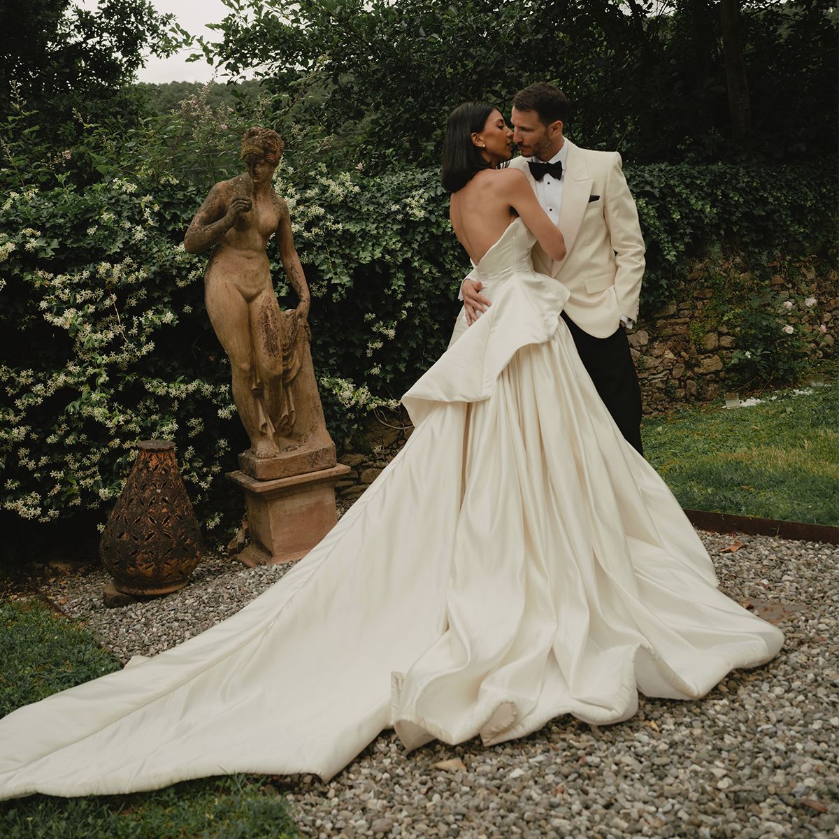 An Emilia Wickstead Gown and an Italian Feast Set the Tone for This Stunning Tuscan Wedding