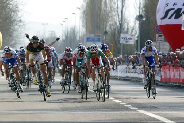 Giovanni Visconti (Farnese Vini-Neri Sottoli) takes the sprint