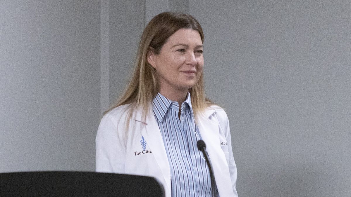 Meredith behind podium on Grey&#039;s Anatomy