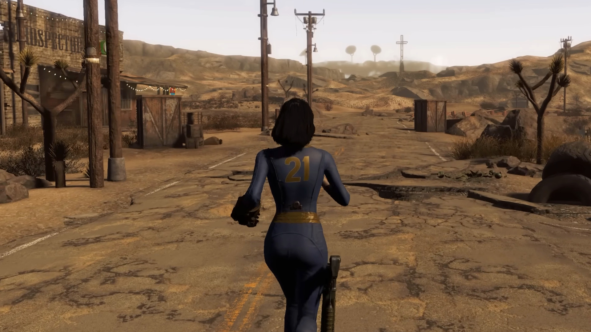 A vault dweller running through the Mojave Desert during the relaxing RPG, Fallout: New Vegas
