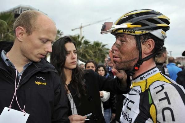 Mark Cavendish (HTC - Columbia) speaks after the finish.