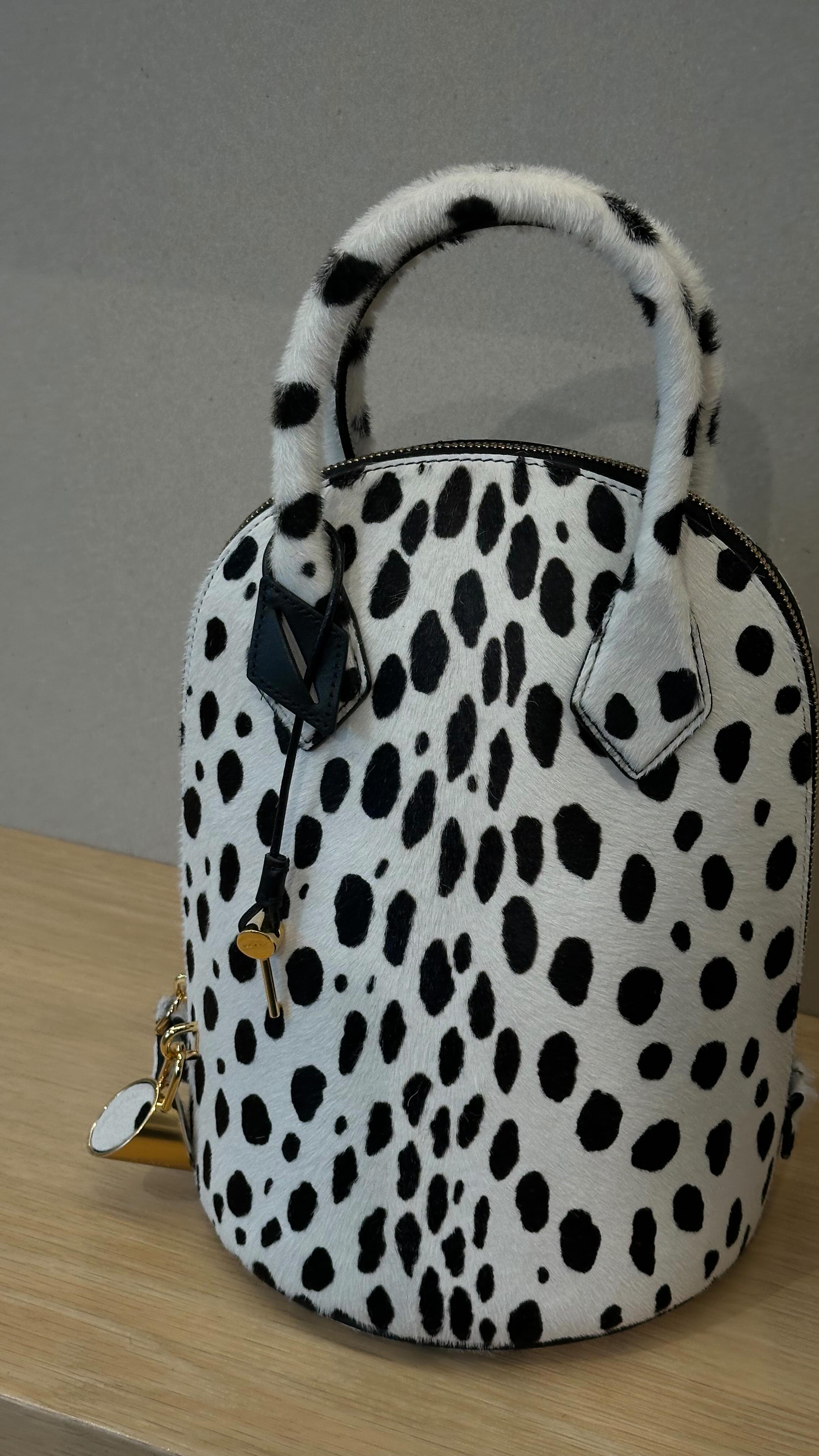 An image of @deborabrosa wearing dalmatian print, one of the biggest animal print trends of 2026.