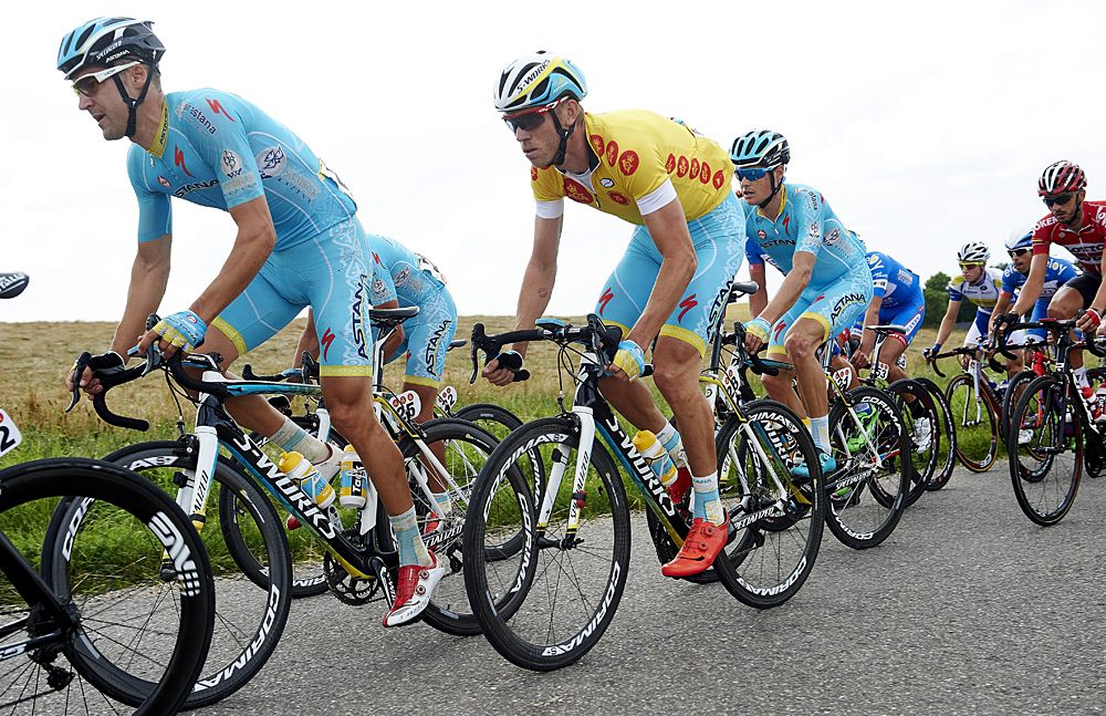 Astana protect their overall race leader Lars Boom