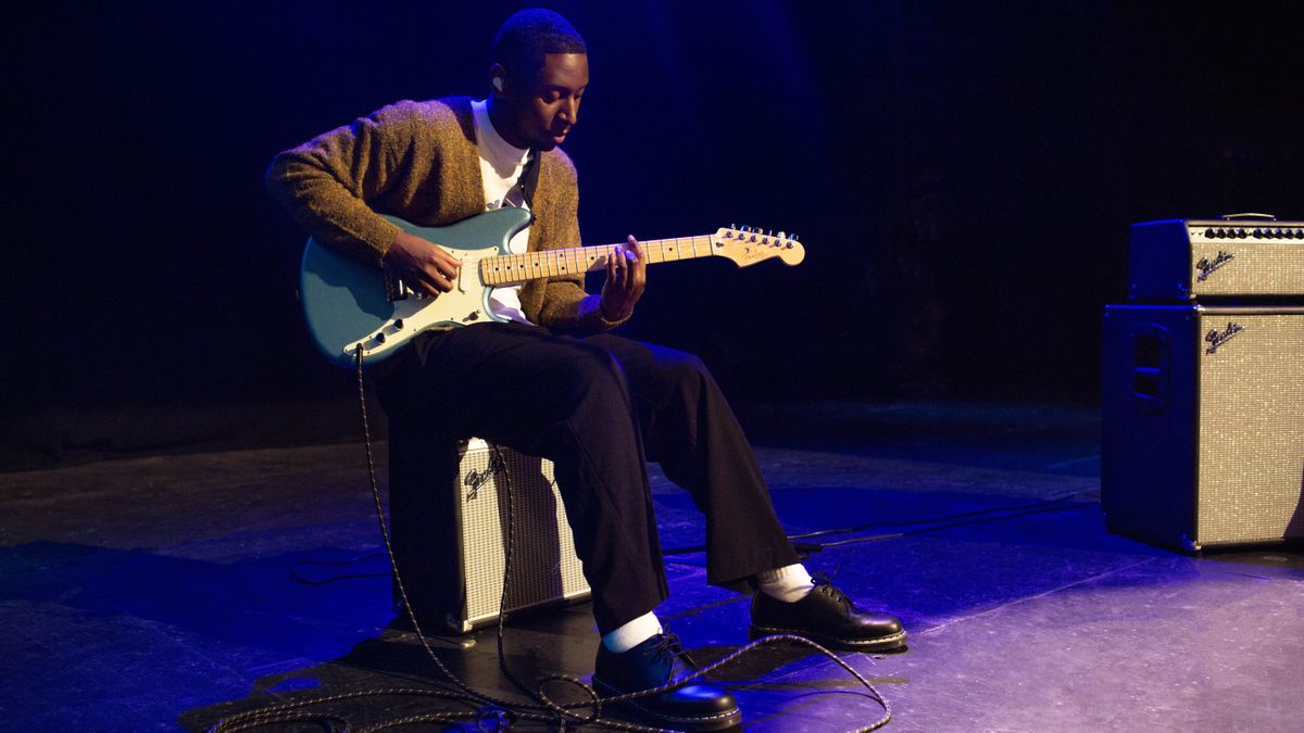 Samm Henshaw playing the Fender Player Series Duo-Sonic guitar in Tidepool finish