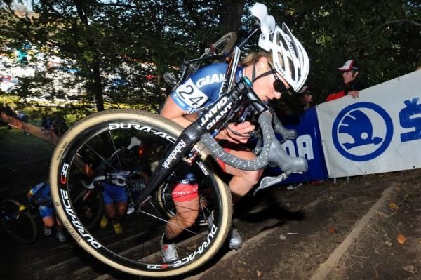 Katherine Compton (Rabobank - Giant Off-Road Team) powers clear.