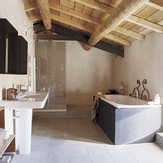 bathroom with bathtub