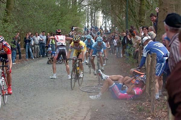 Crashes on the Kemmelberg in the 2007 Gent-Wevelgem