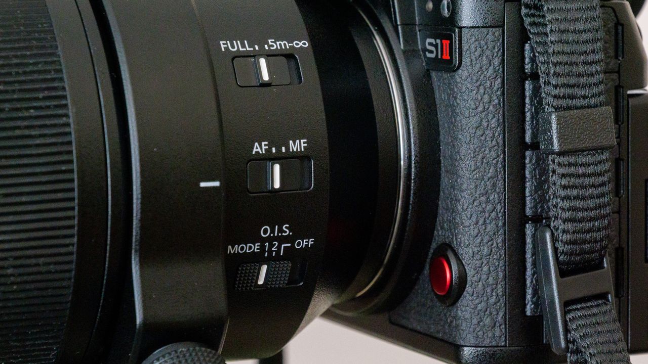 Panasonic Lumix S 100-500mm F5-7.1 O.I.S lens