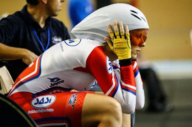 Annette Edmondson gets ready for the time trial