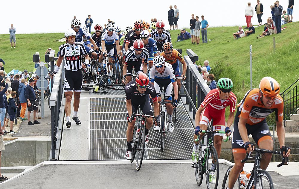 Alex Rasmussen (Team Almeborg-Bornholm) stacked it on the narrow bridge