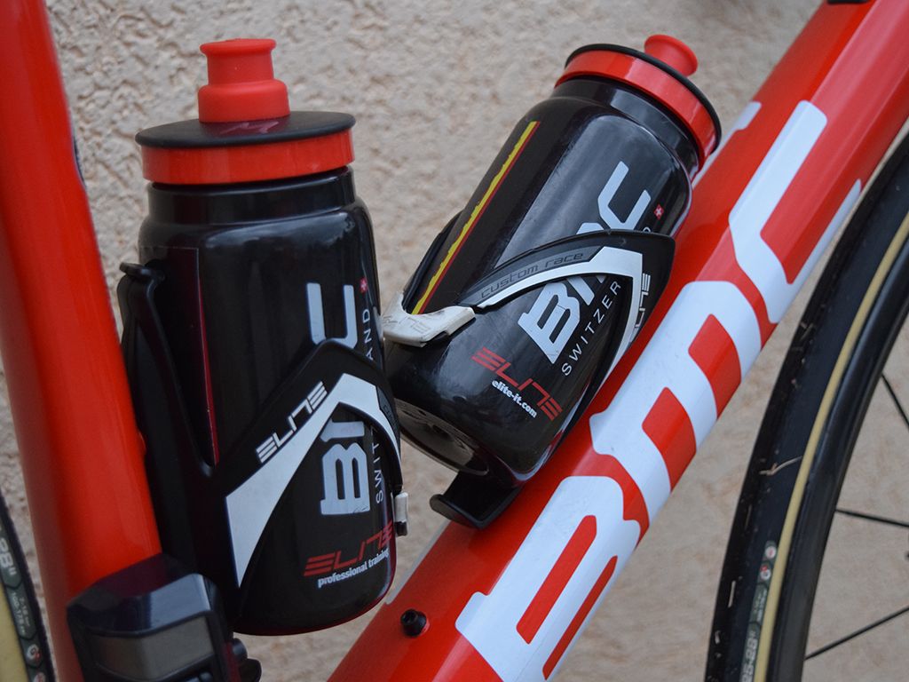 Italian brand Elite provide cages and bidons for the team