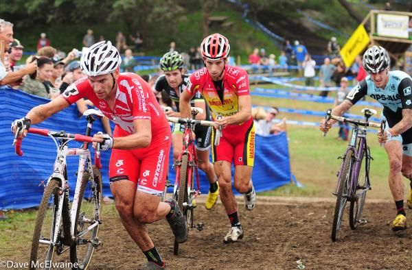 Christian Heule (Cannondale-Cyclocrossworld.com) running the steps