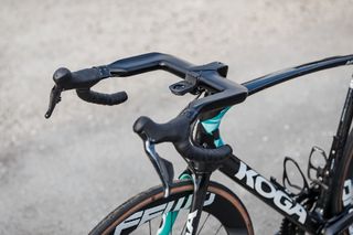 UCI hit back after criticism of Van Schip’s aero handlebar disqualification