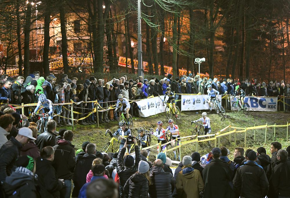 The men's field navigates an off-camber section