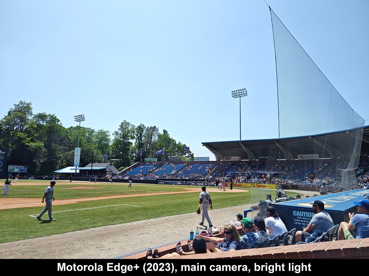 Daytime camera samples from the Motorola Edge+ (2023)