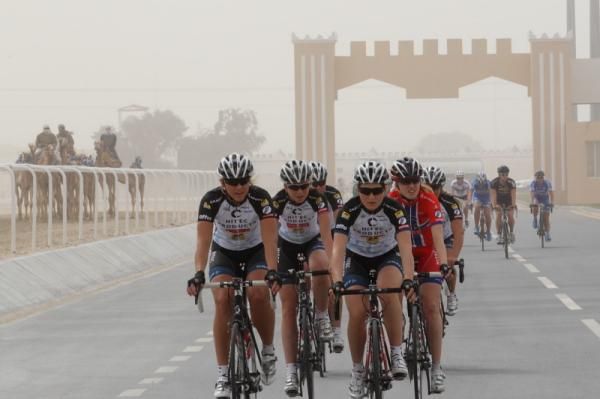 Hitec Products riders brave the sandstorm at the Camel Racetrack on the way to the start Judith Arndt checks her SRM before the start