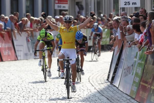 Race leader, Ina Yoko Teutenberg (HTC-HighRoad) wins the first stage ahead of Monia Baccaille (SC MCipollini Giordana) and Elizabeth Armitstead (Garmin-Cervelo)