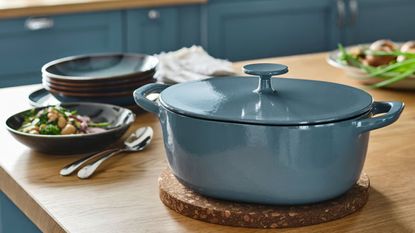 IKEA VARDAGEN Casserole With Lid in Enamelled Cast Iron