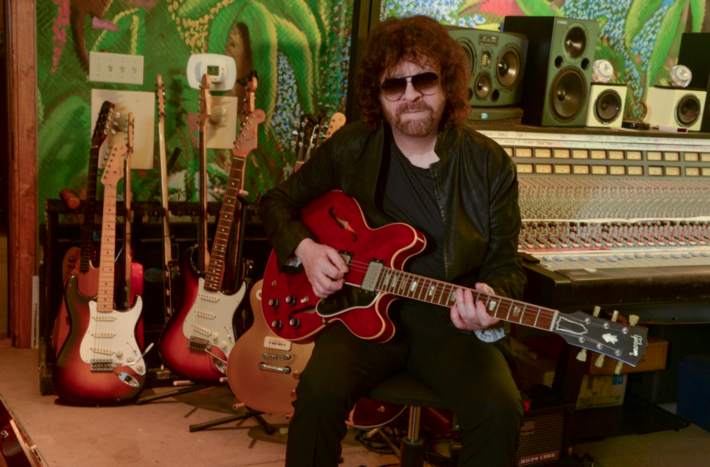 Jeff Lynne Discusses the Rebirth of ELO and New Album, 'Alone in the