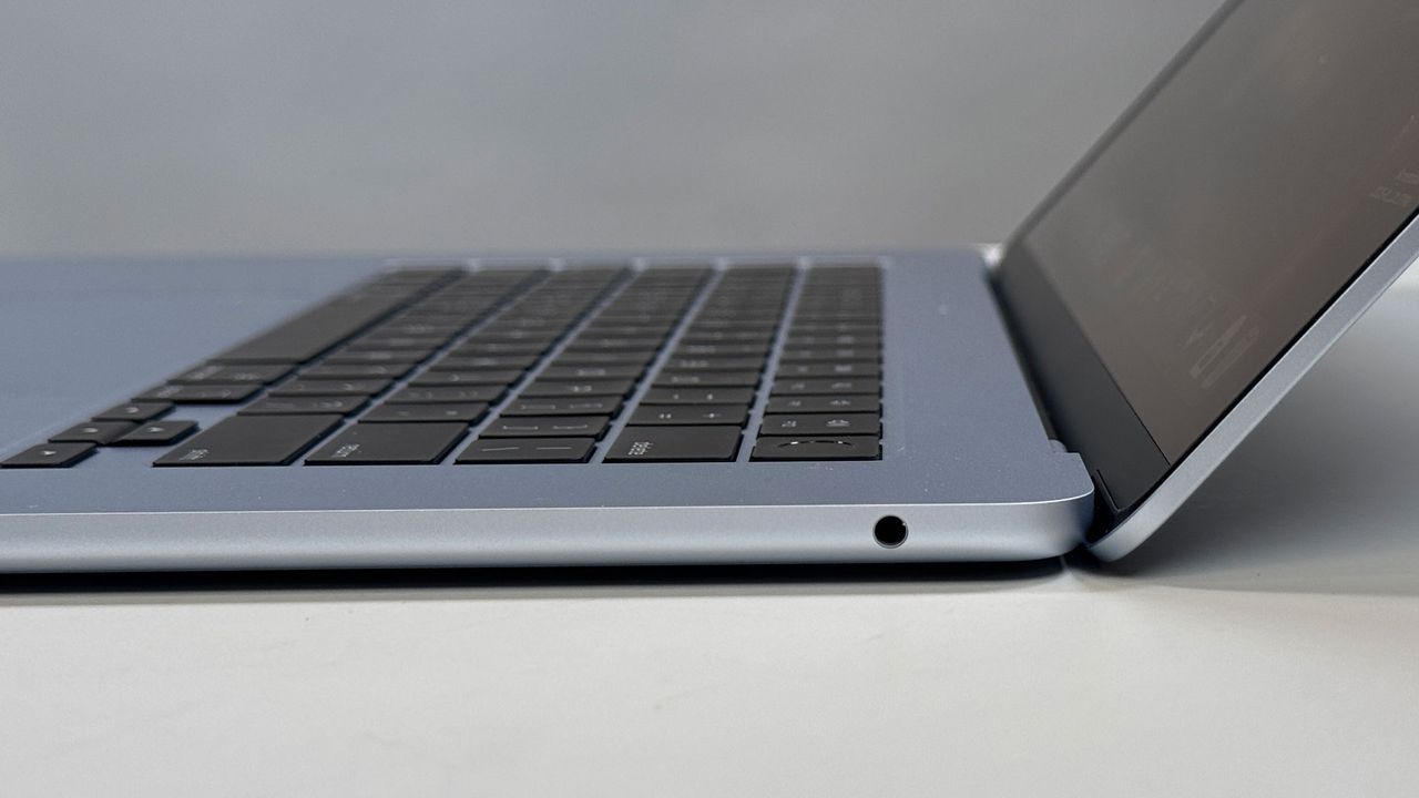 MacBook Air (M4, 2025)