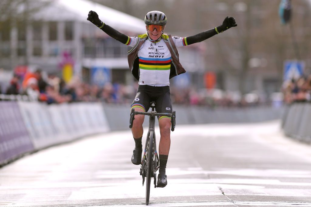NINOVE BELGIUM FEBRUARY 29 Arrival Annemiek Van Vleuten of The Netherlands and Team MitcheltonSCOTT World Champion Jersey Celebration during the 75th Omloop Het Nieuwsblad 2020 Women Race a 1229km race from Ghent to Ninove OmloopHNB OHN20 OHNwomen on February 29 2020 in Ninove Belgium Photo by Luc ClaessenGetty Images