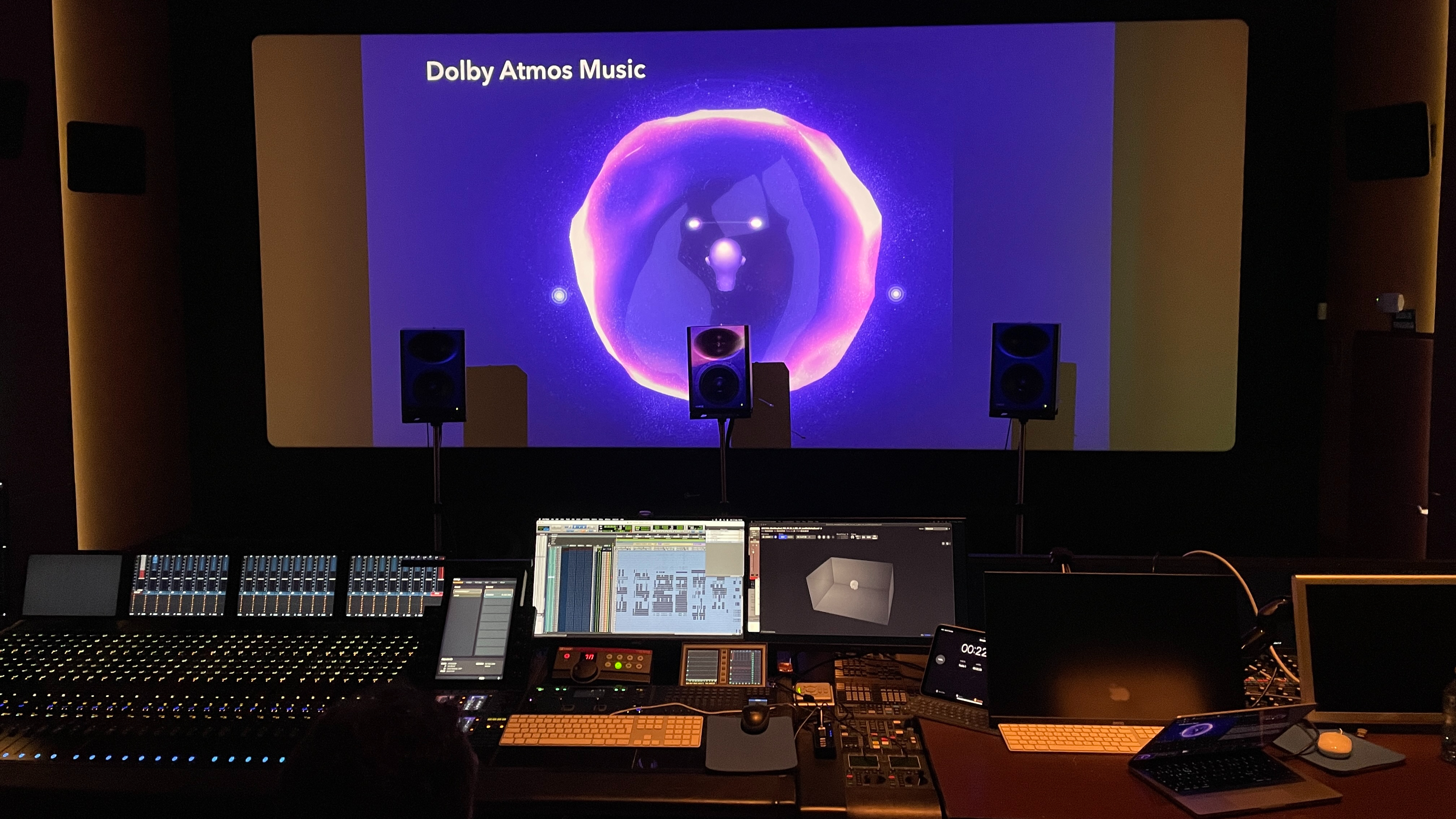 8 вещей, которые я узнал, посетив студию микширования Dolby Atmos Music