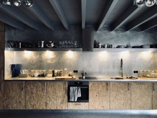 A country kitchen with a modern finish