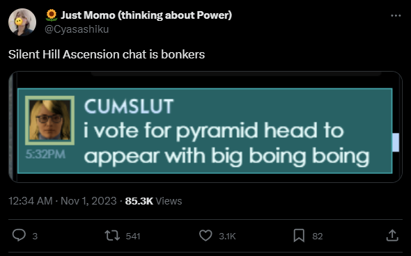 Una publicación que dice: "El chat de Silent Hill Ascension es una locura." Con una imagen de un usuario en el 'juego' que dice: "Voto por que Pyramid Head aparezca con un gran boing boing."