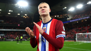  Erling Haaland of Norway applauds the crowd following the FIFA World Cup 2026 qualifier match between Norway and Estonia at Ullevaal Stadion on November 13, 2025 in Oslo, Norway. 