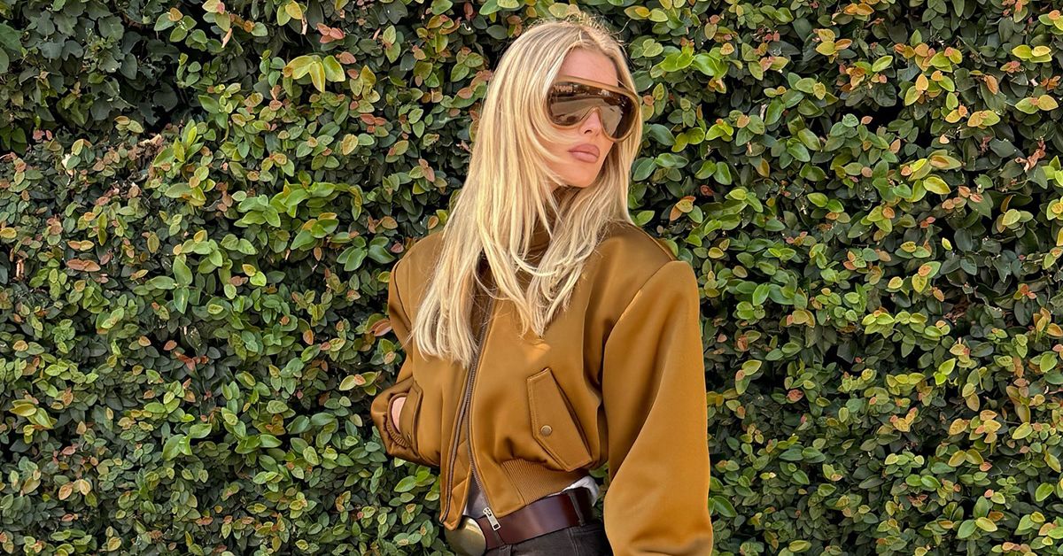 Elsa Hosk Just Wore a Goes-With-Everything Shoe Color Trend